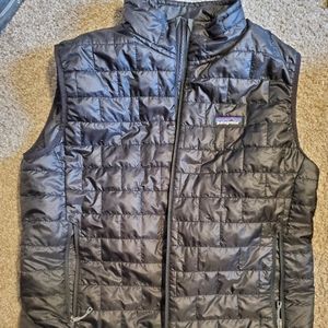 NWOT Men's black Patagonia Primaloft vest